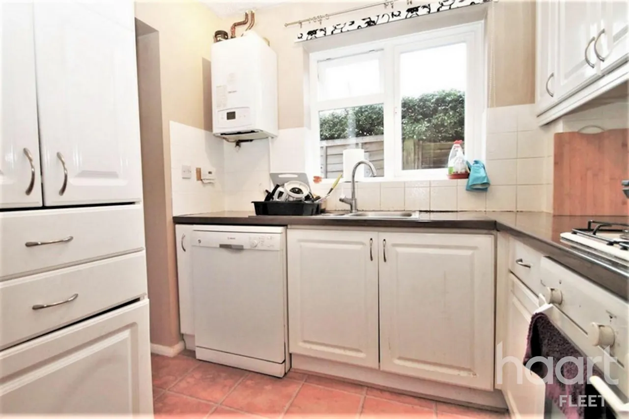 Saffron Court, GU14, photo 5