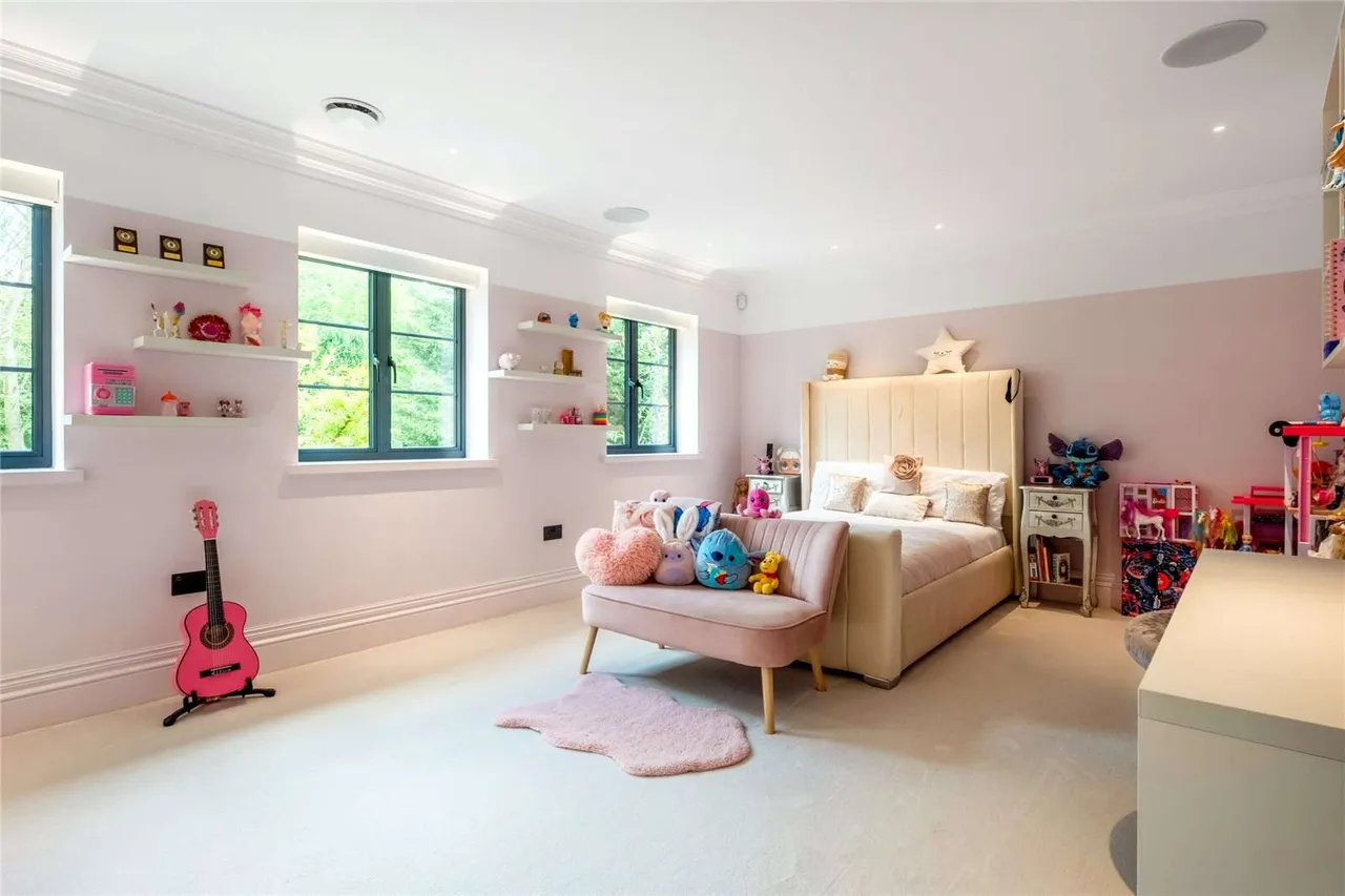 Pear Tree Lane, Shorne, Gravesend, Kent, DA12 3JS, photo 12