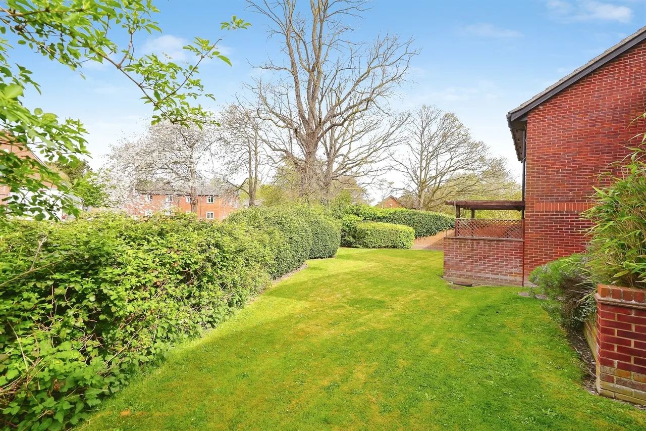 Worcester Drive, Didcot, photo 4
