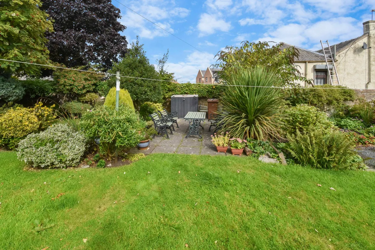 Main Street, Winchburgh, photo 12