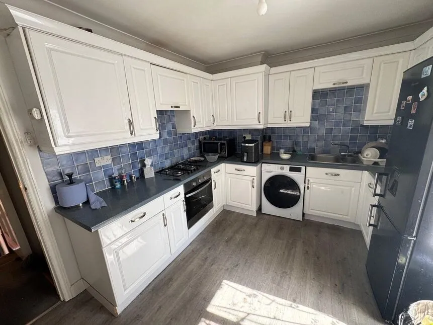 St. Judes Road, Englefield Green, Surrey, TW20, photo 4