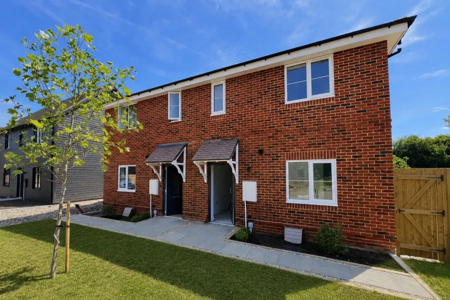 3 bed house to rent, Guildford Road, Runfold, GU10