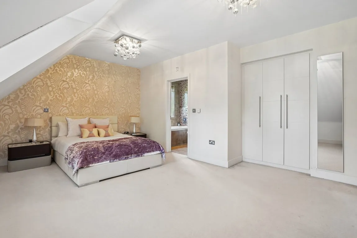 High Street, Pinner, HA5, photo 9