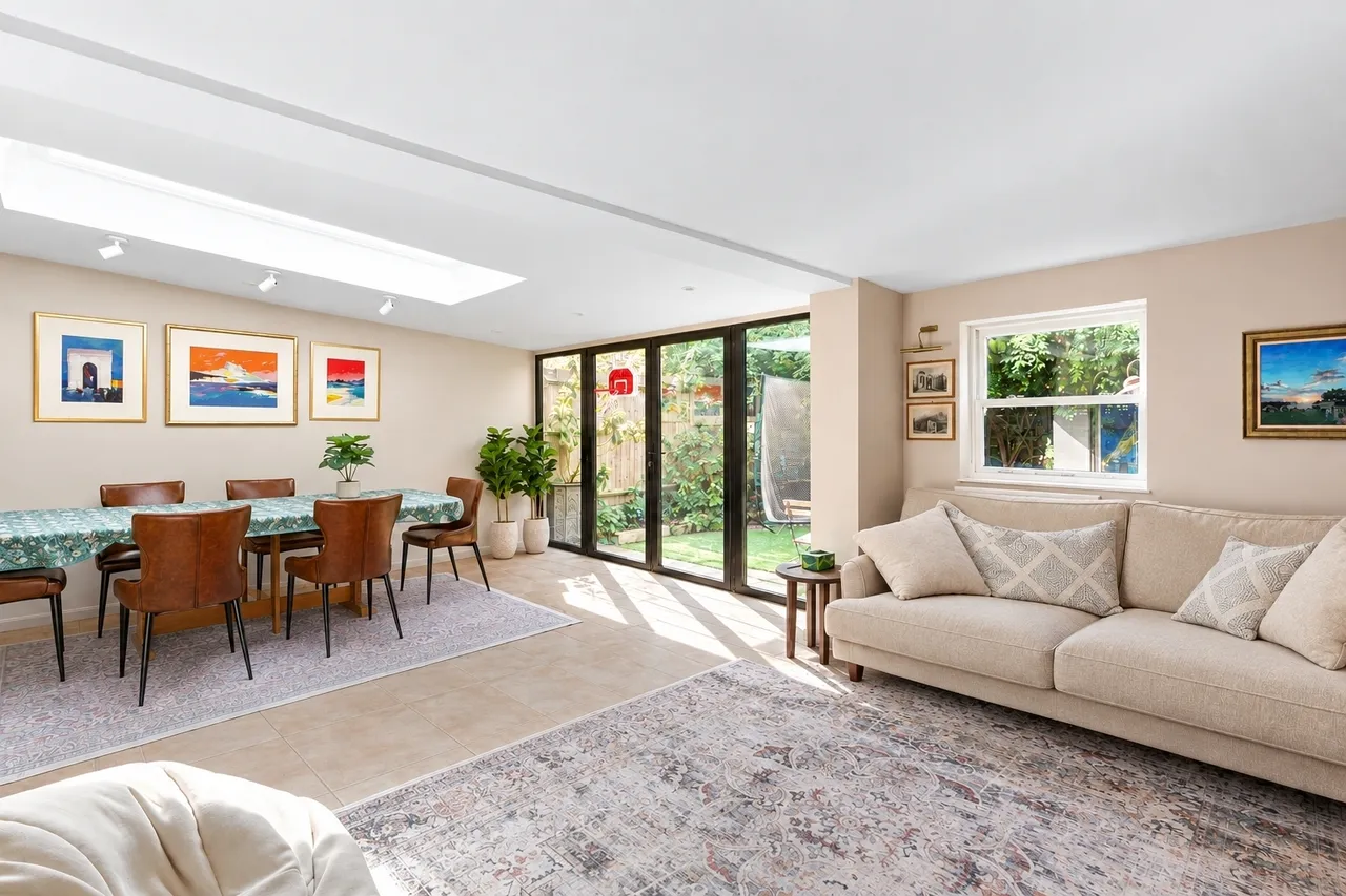 4 bed house to rent, Henning Street, London, SW11