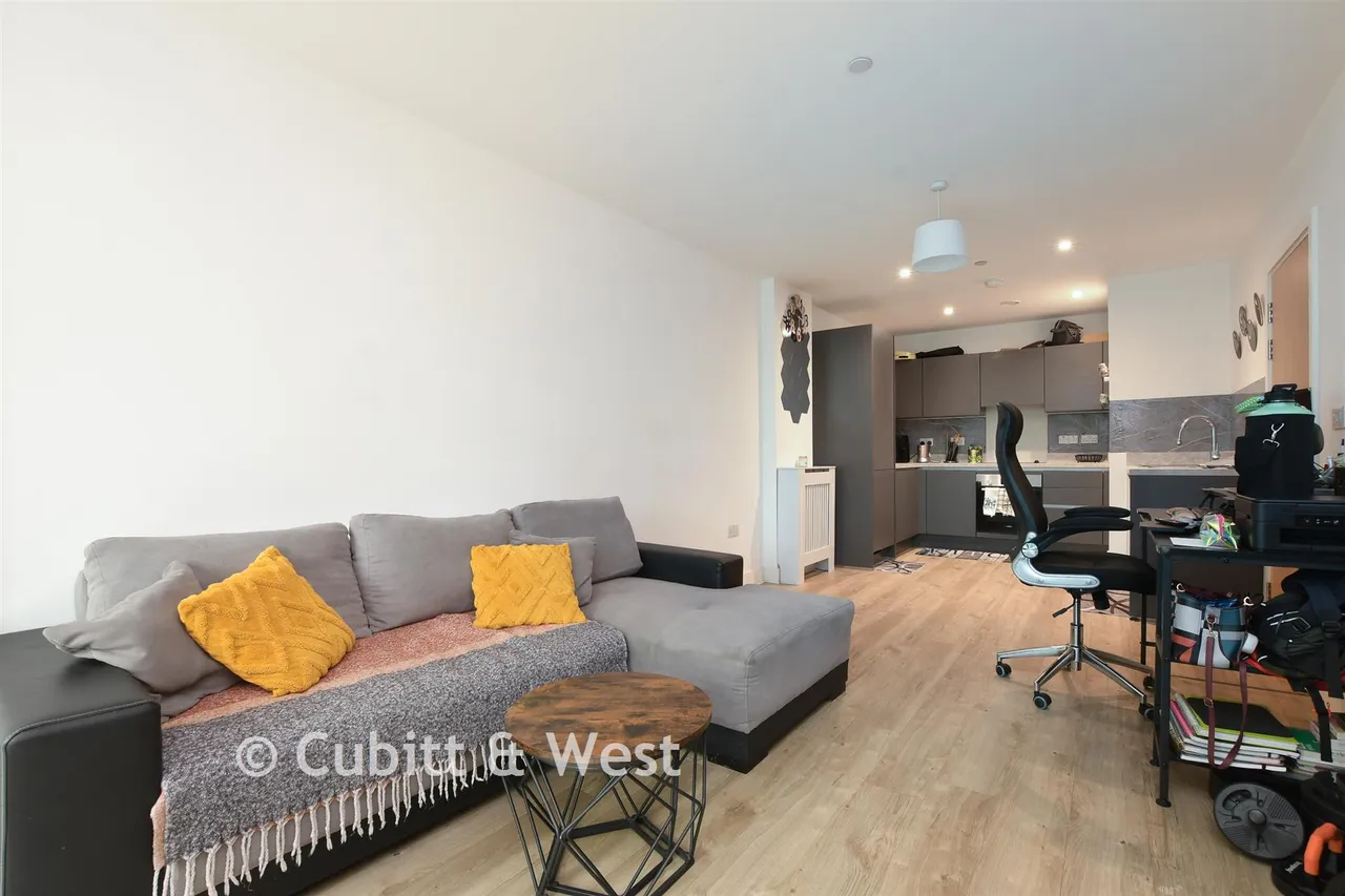 Marketfield Way, Redhill, RH1, photo 5