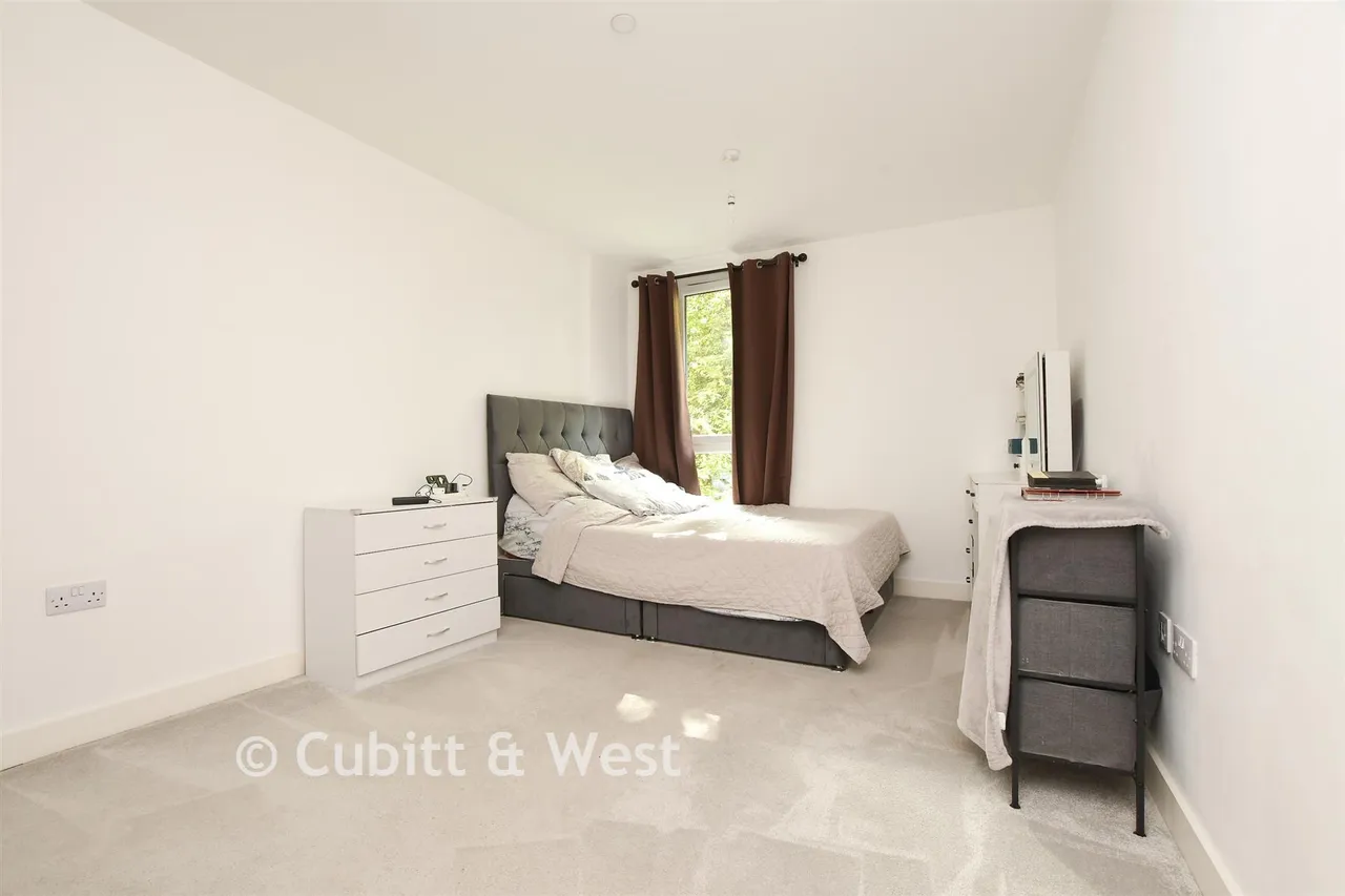 Marketfield Way, Redhill, RH1, photo 7