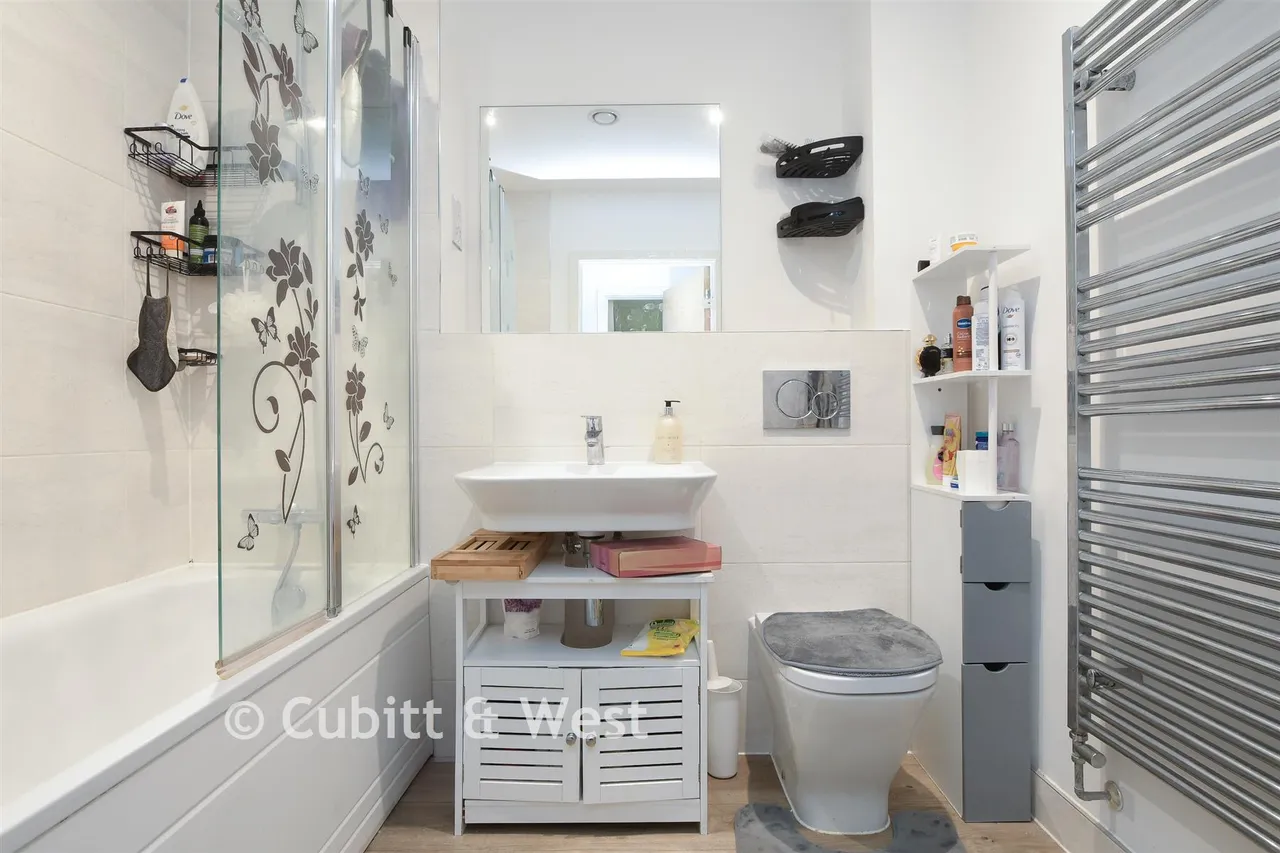Marketfield Way, Redhill, RH1, photo 9