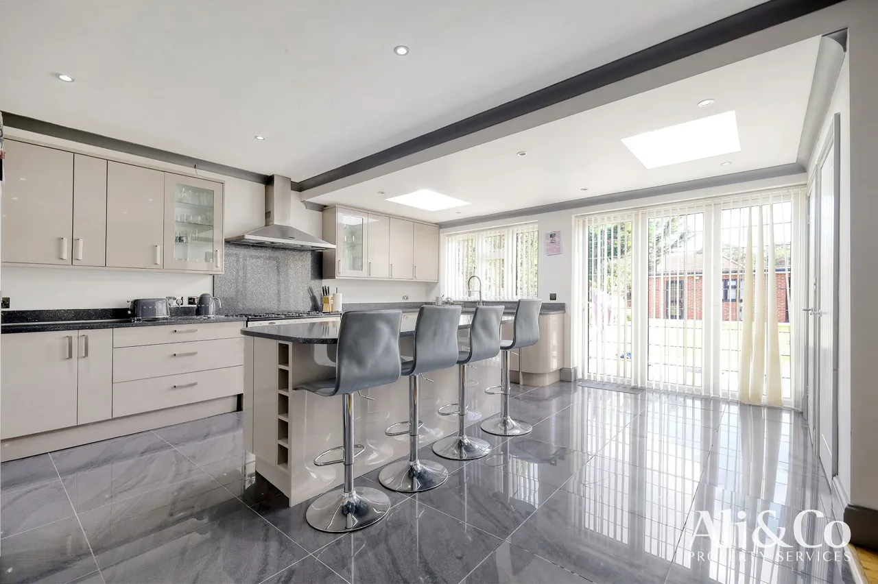 Wood View, Grays, Essex, RM16 2WJ, photo 2