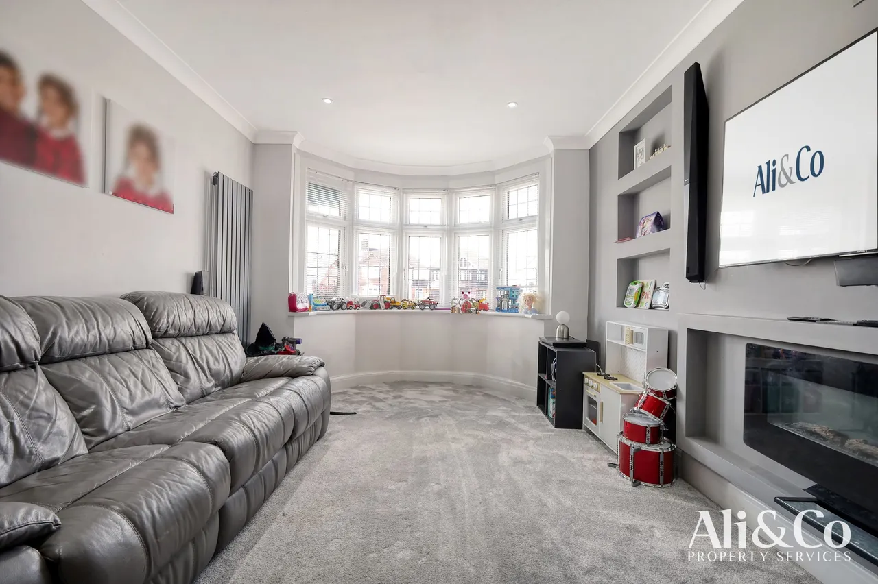 Wood View, Grays, Essex, RM16 2WJ, photo 8