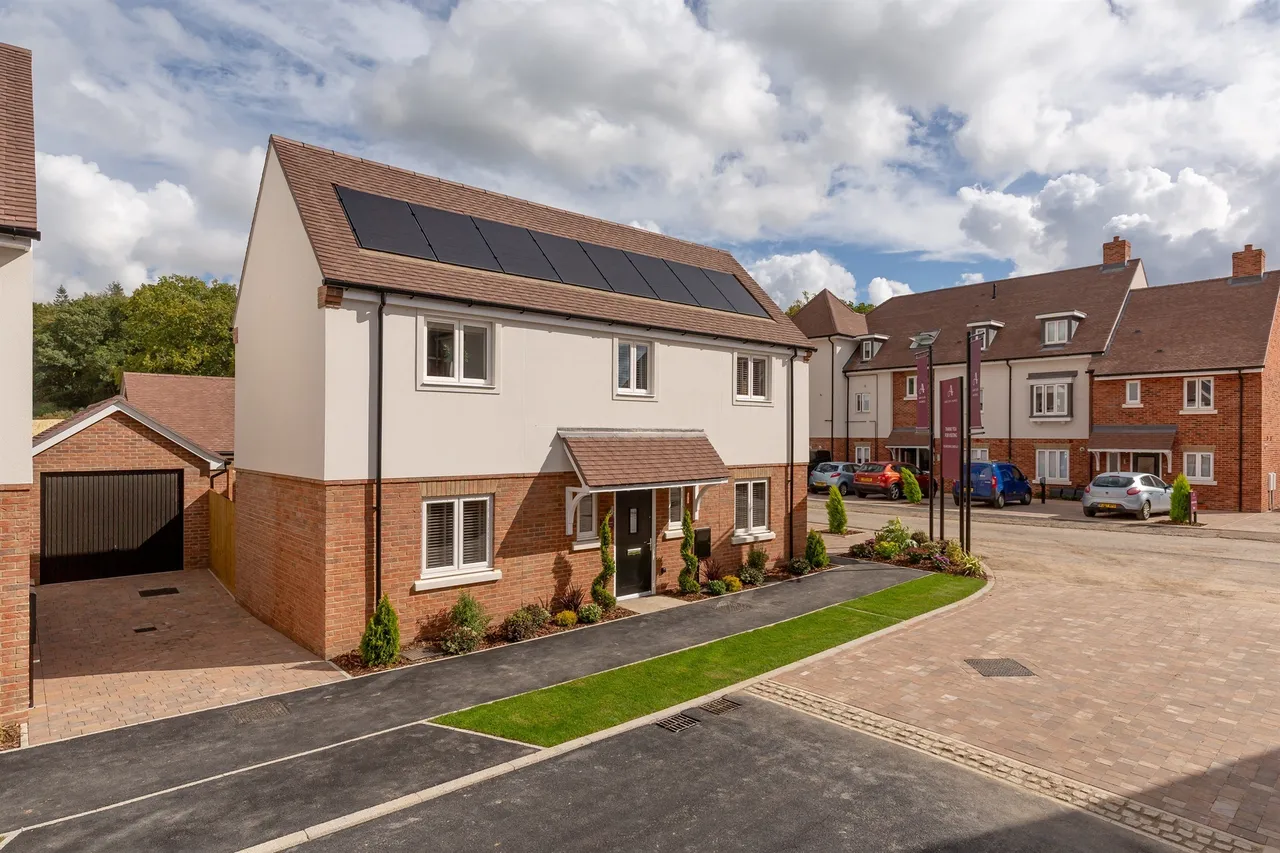 Daggons Road, Alderholt, SP6, photo 4