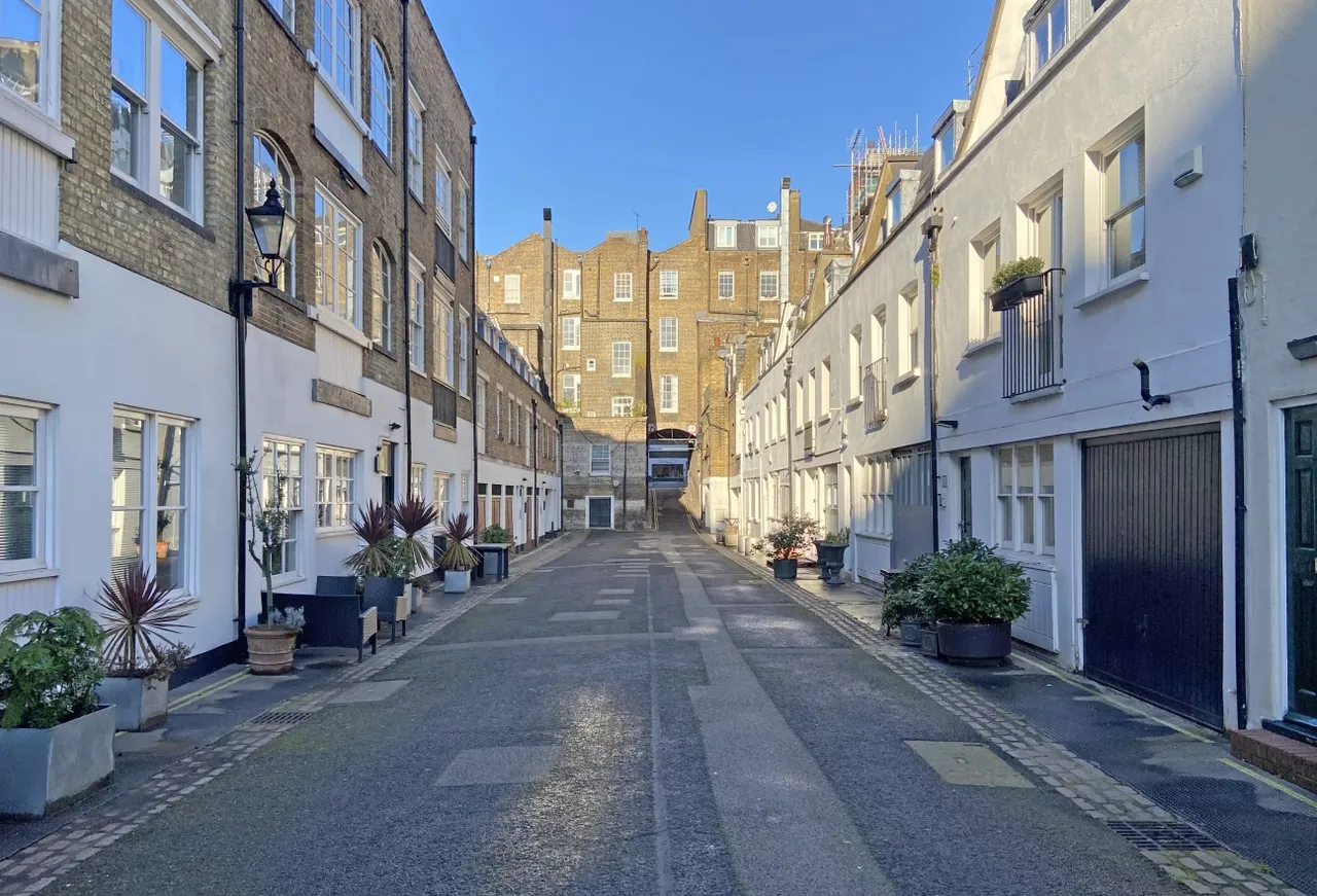 1 bed flat to rent — Flat 27, 20 Brook Mews North, London