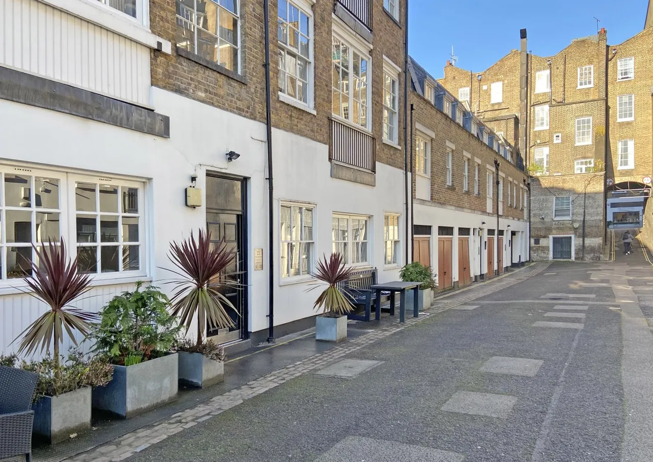 Flat 27, 20 Brook Mews North, London, photo 2