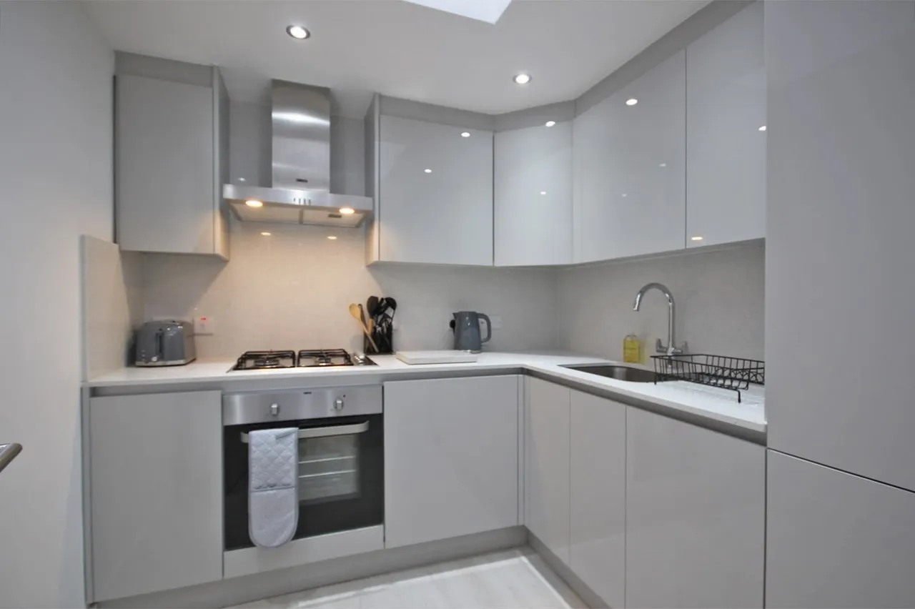 Flat 27, 20 Brook Mews North, London, photo 3