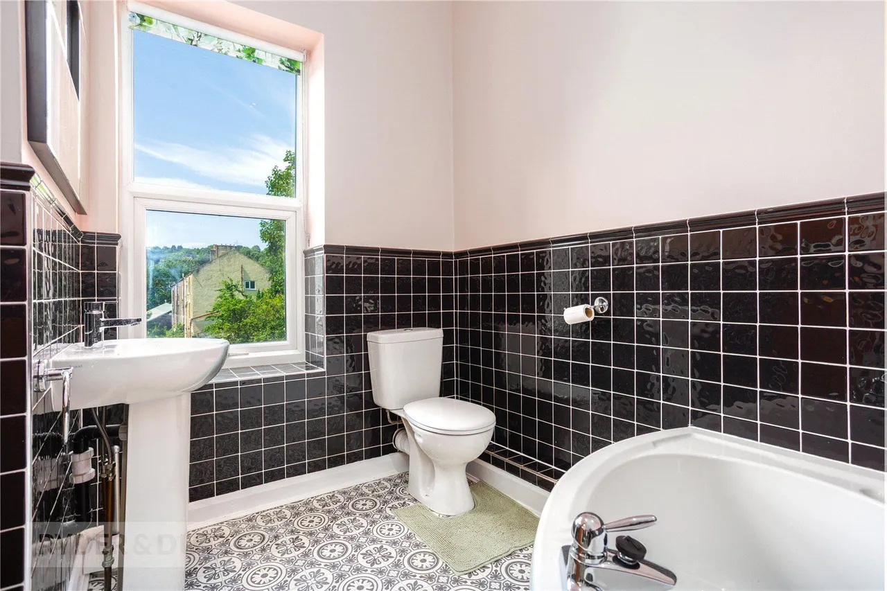 Micklehurst Road, Mossley, OL5, photo 17