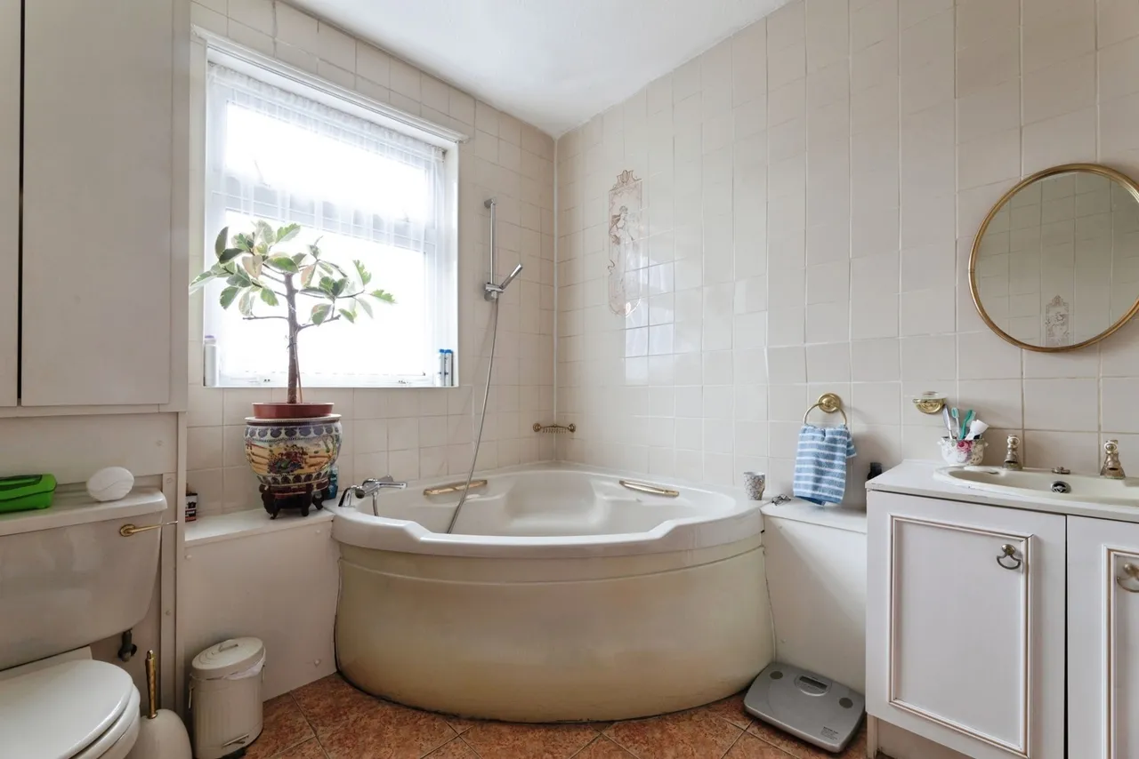 Hamilton Avenue, Ilford, IG6, photo 14