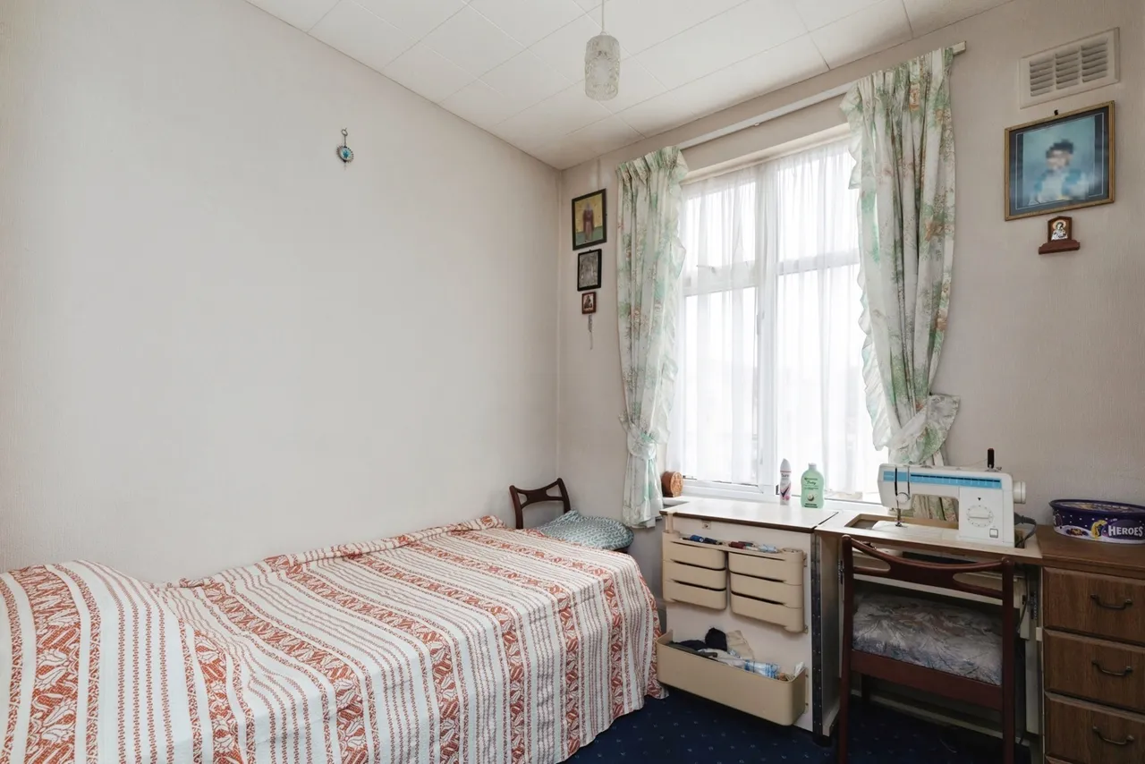 Hamilton Avenue, Ilford, IG6, photo 13