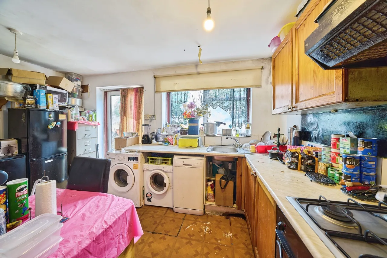 New Road, Feltham, TW14, photo 3