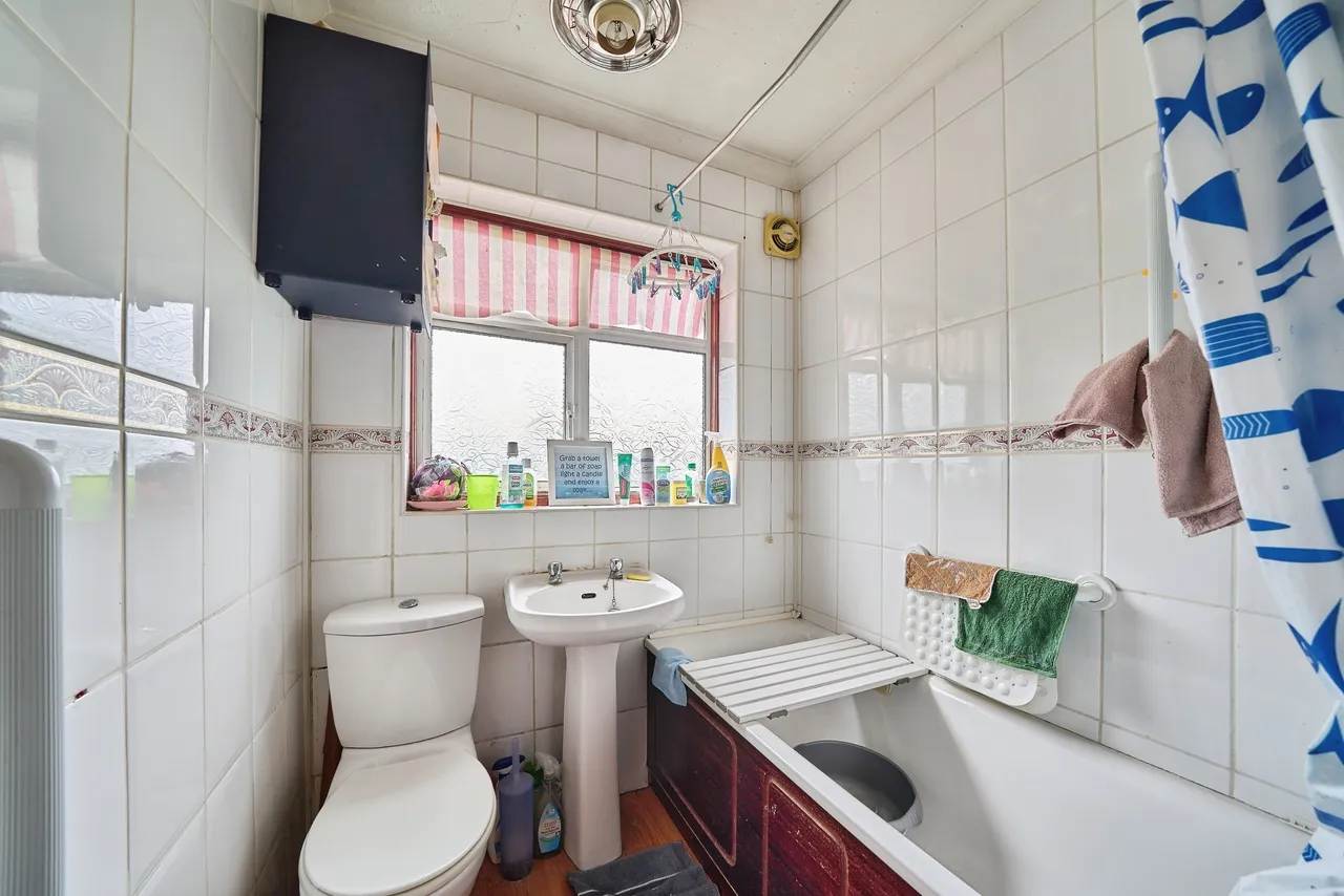 New Road, Feltham, TW14, photo 9