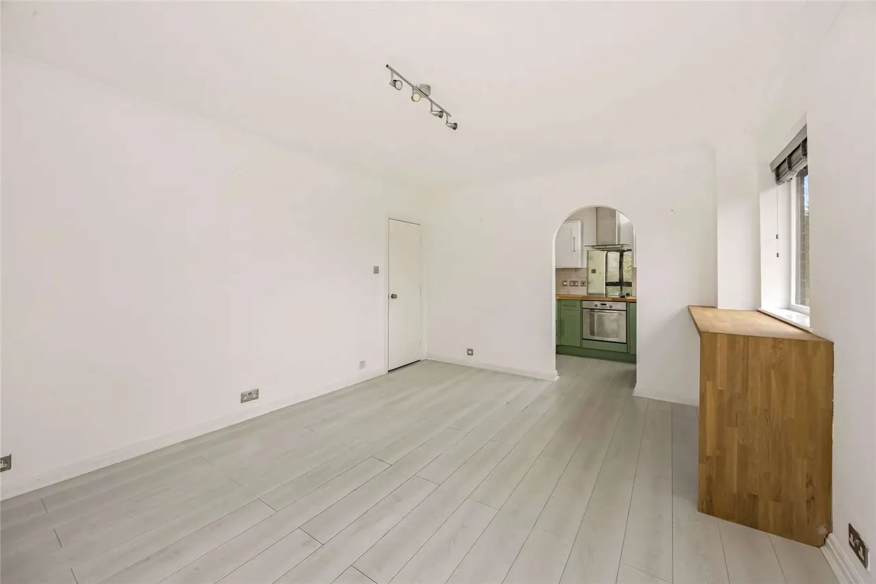 Glenlyon Court, 26 Castle Road, Weybridge, Surrey, KT13 9RB, photo 6