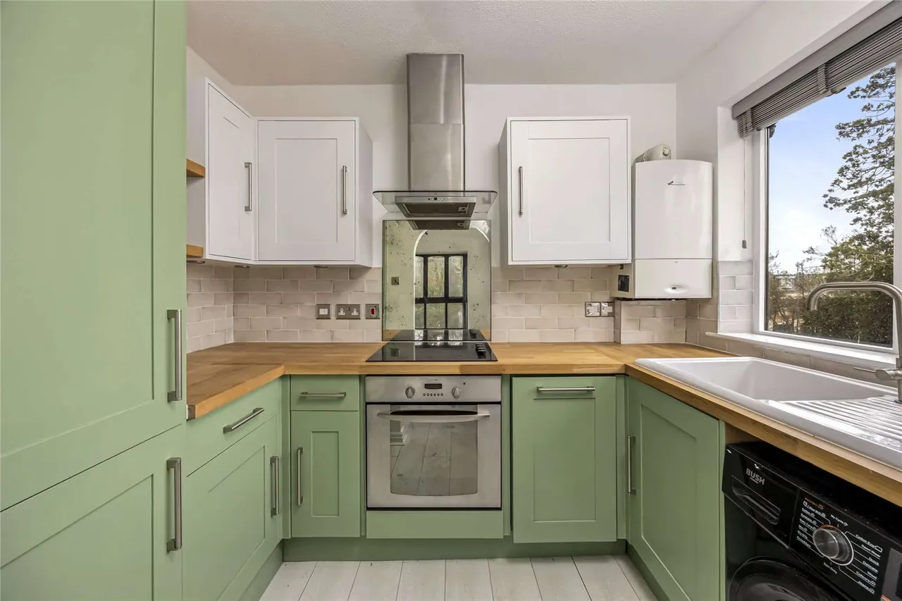 Glenlyon Court, 26 Castle Road, Weybridge, Surrey, KT13 9RB, photo 4