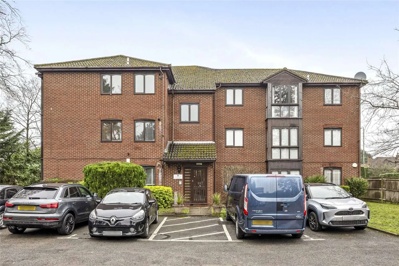 Glenlyon Court, 26 Castle Road, Weybridge, Surrey, KT13 9RB, photo 3