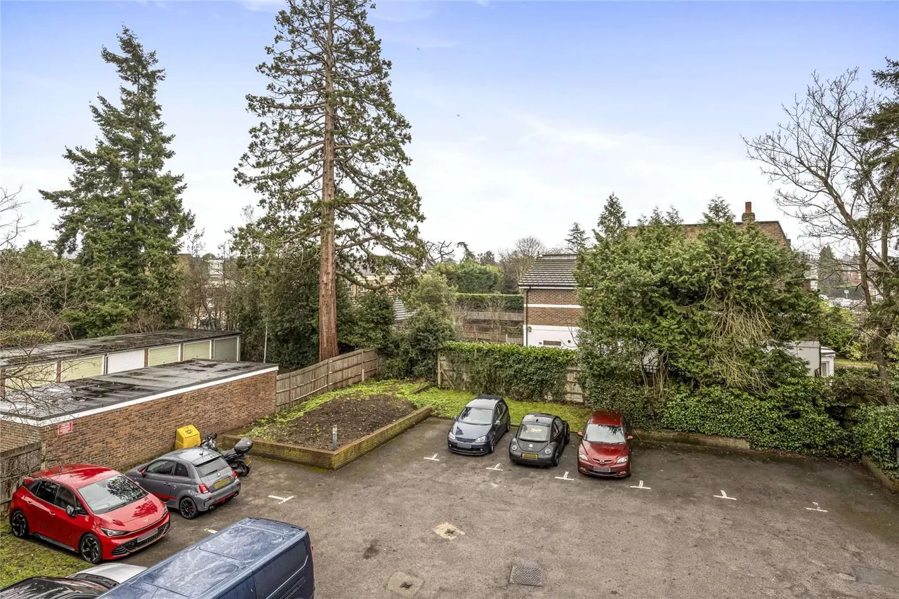 Glenlyon Court, 26 Castle Road, Weybridge, Surrey, KT13 9RB, photo 11