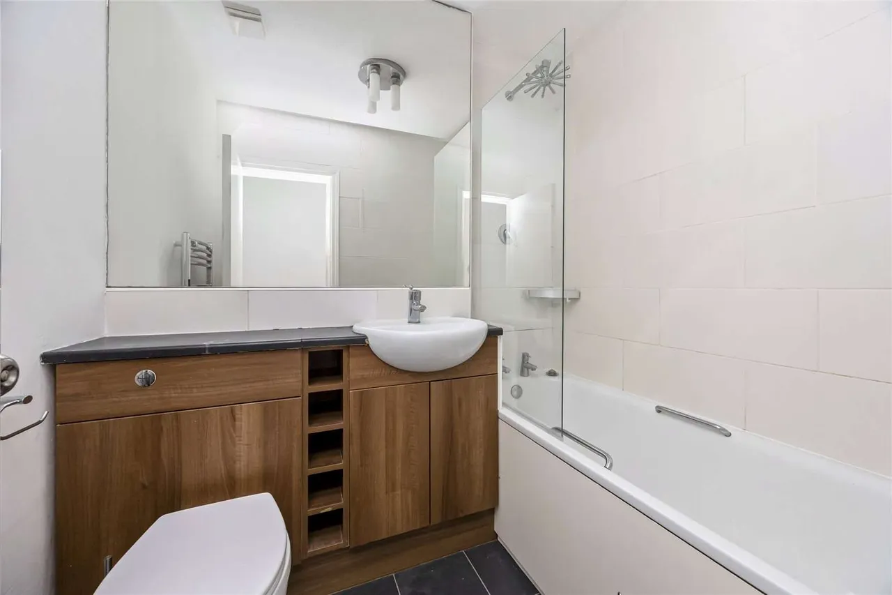 Glenlyon Court, 26 Castle Road, Weybridge, Surrey, KT13 9RB, photo 7