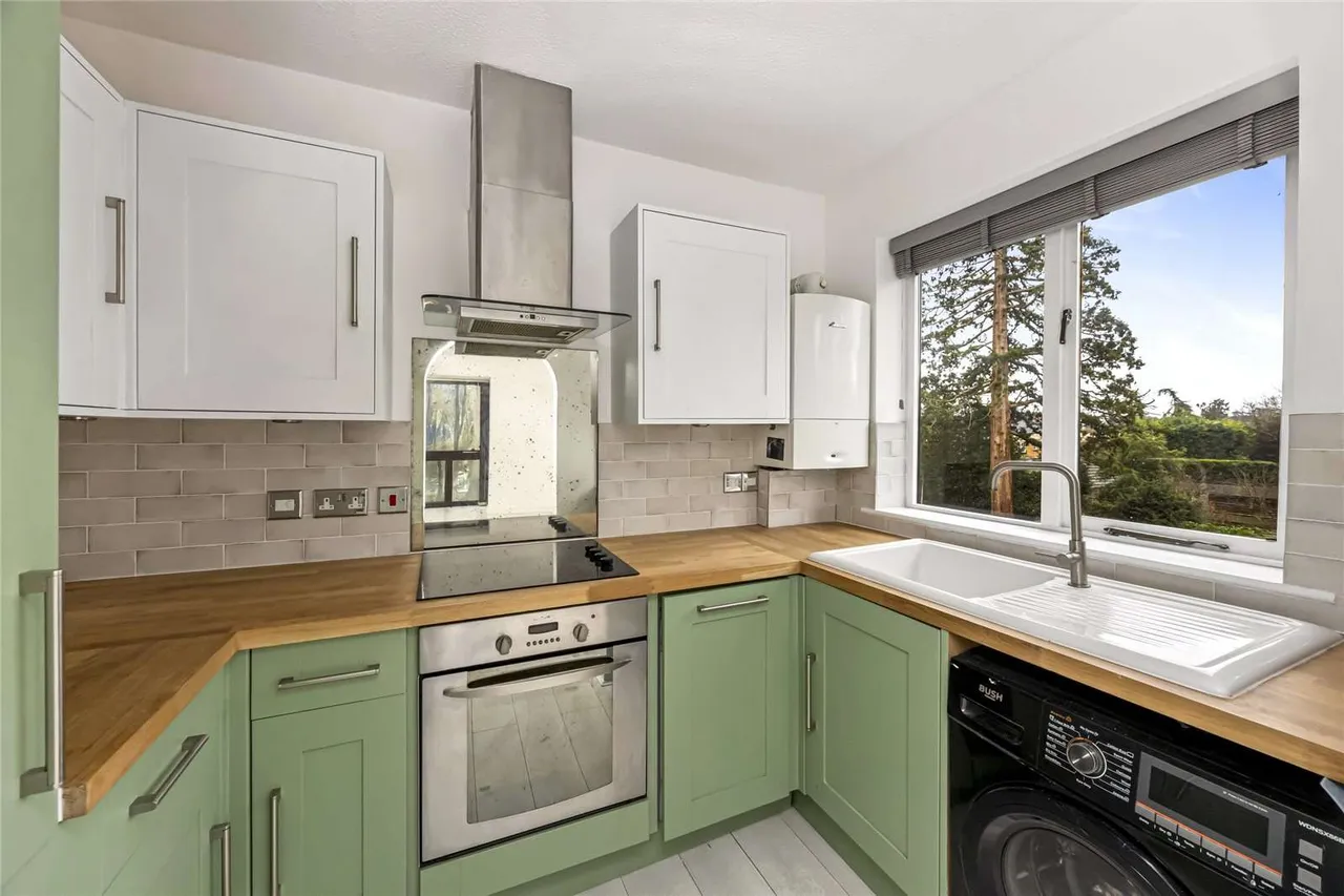 1 bed flat for sale — Glenlyon Court, 26 Castle Road, Weybridge, Surrey, KT13 9RB