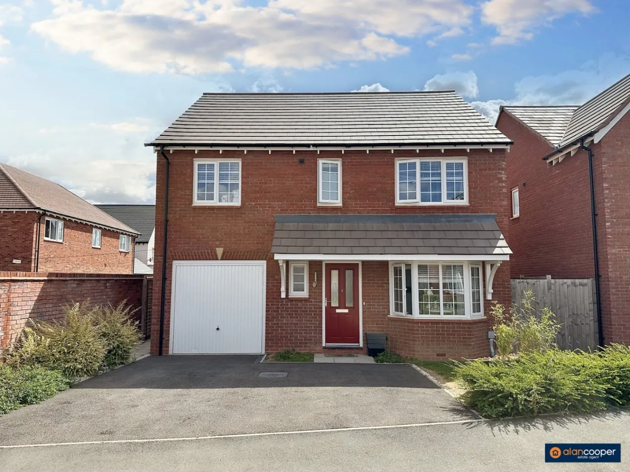 4 bed house for sale, Ombersley Drive, Royal Park, CV11