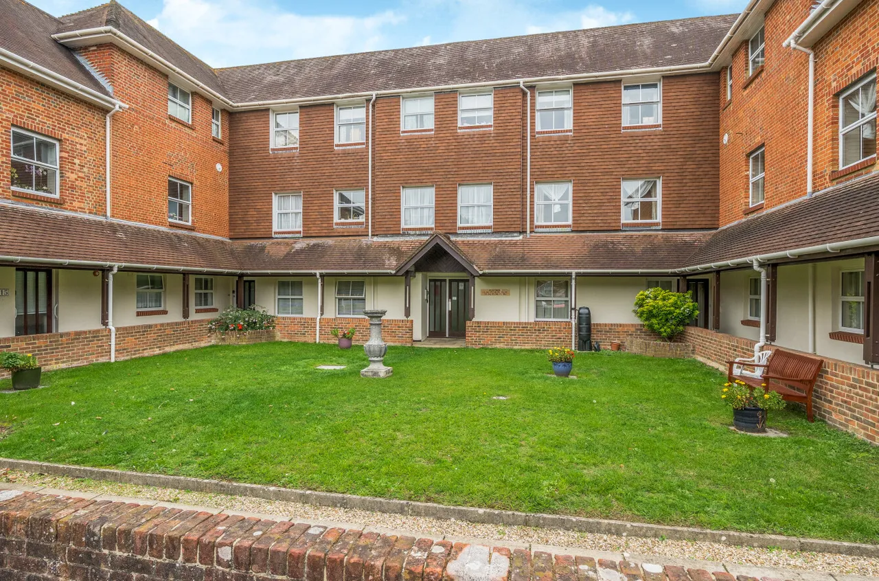 3 bed flat for sale, Great Well Drive, Romsey, SO51