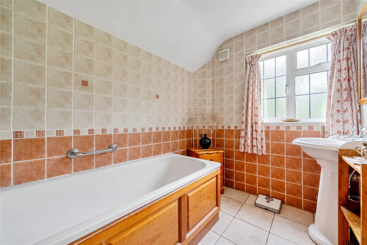 Woodstock, West Clandon, GU4, photo 11