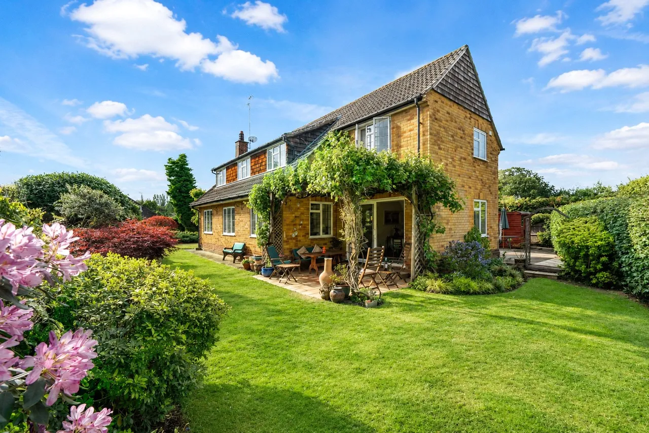 4 bed house for sale, Woodstock, West Clandon, GU4