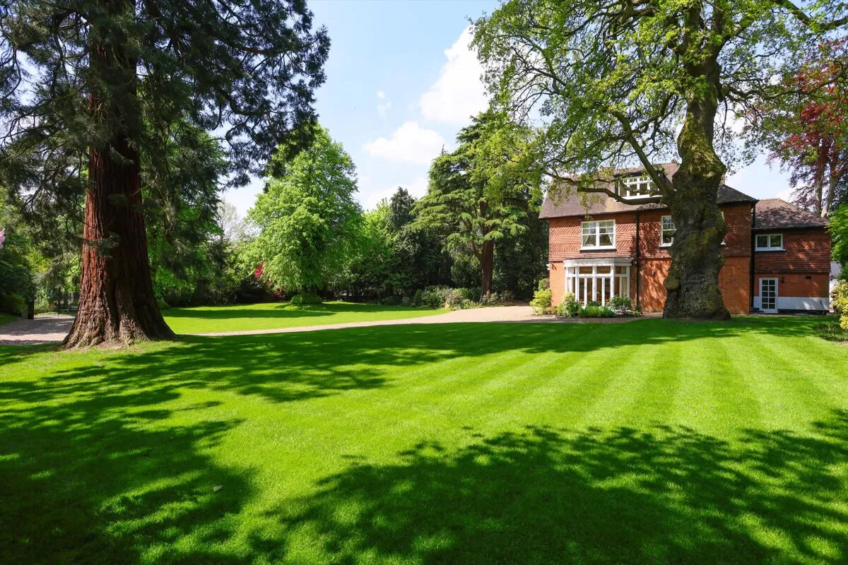 Woburn Hill, Addlestone, KT15, photo 21