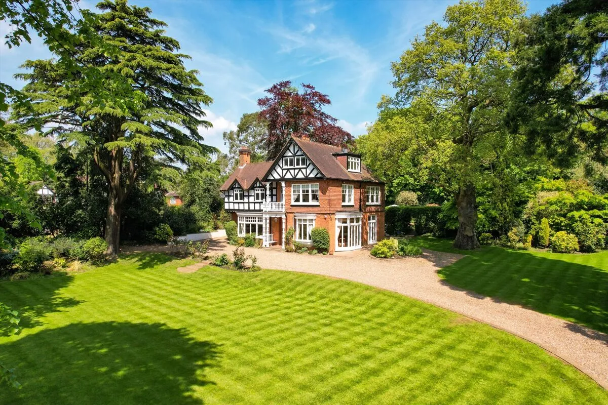 Woburn Hill, Addlestone, KT15, photo 2