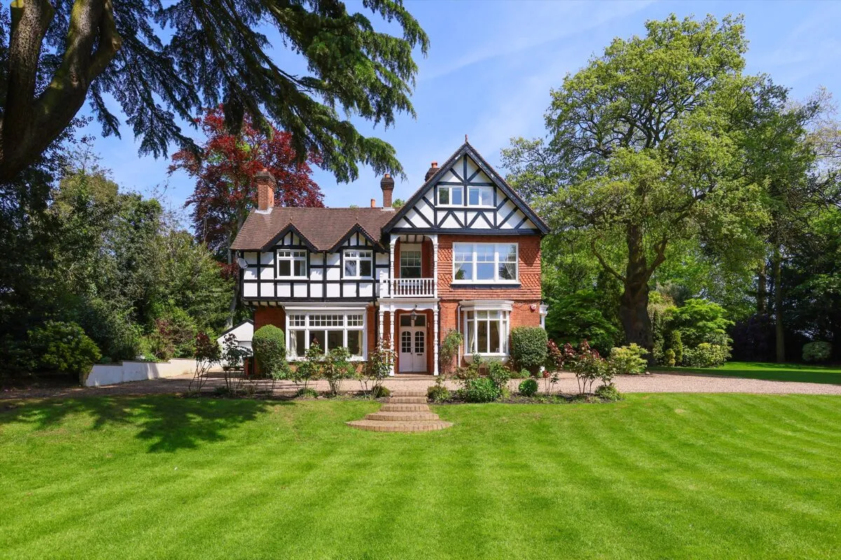 6 bed house for sale, Woburn Hill, Addlestone, KT15