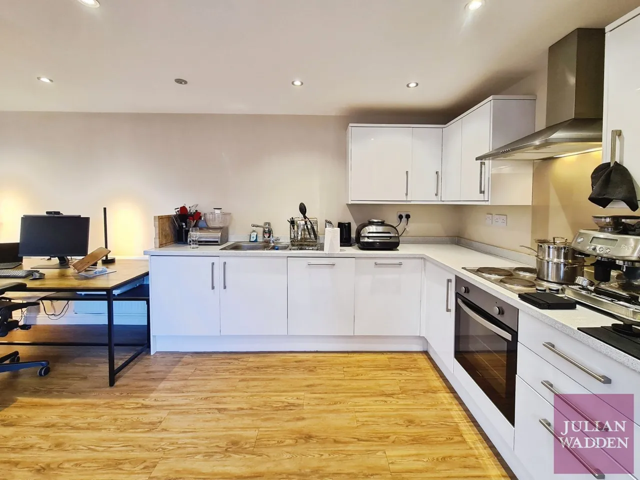 Wood Street, Glossop, SK13, photo 3