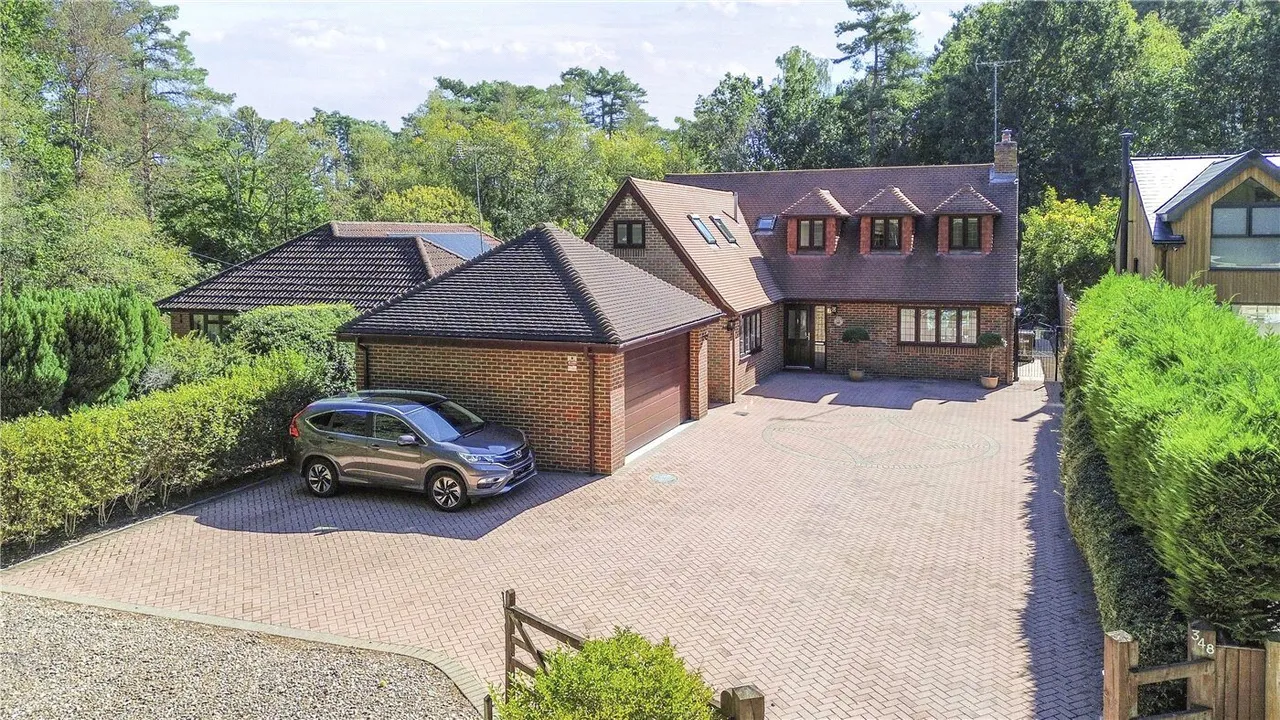 4 bed house for sale, Nine Mile Ride, Finchampstead, RG40