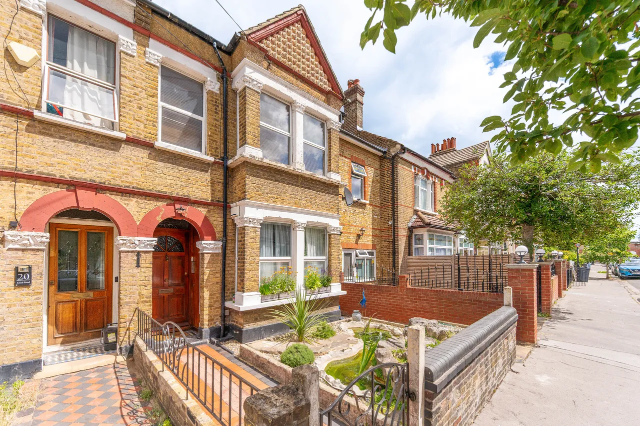 2 bed flat for sale, London, SE25
