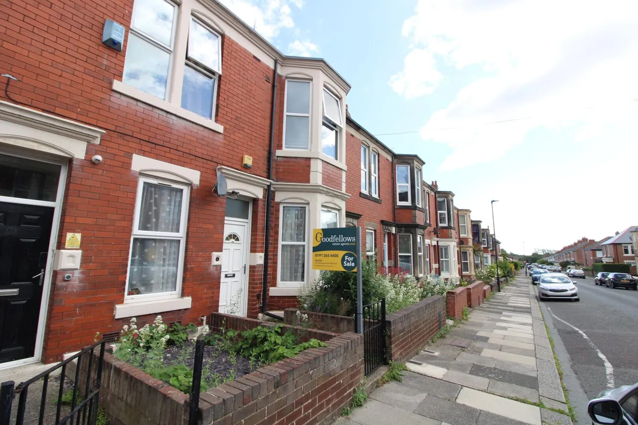 3 bed flat for sale, Sackville Road, Heaton