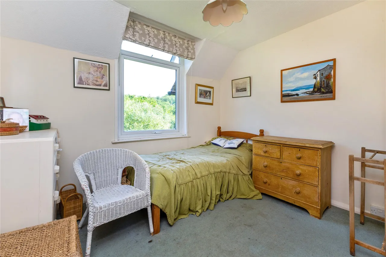 Whitmore Vale Road, Grayshott, GU26, photo 13