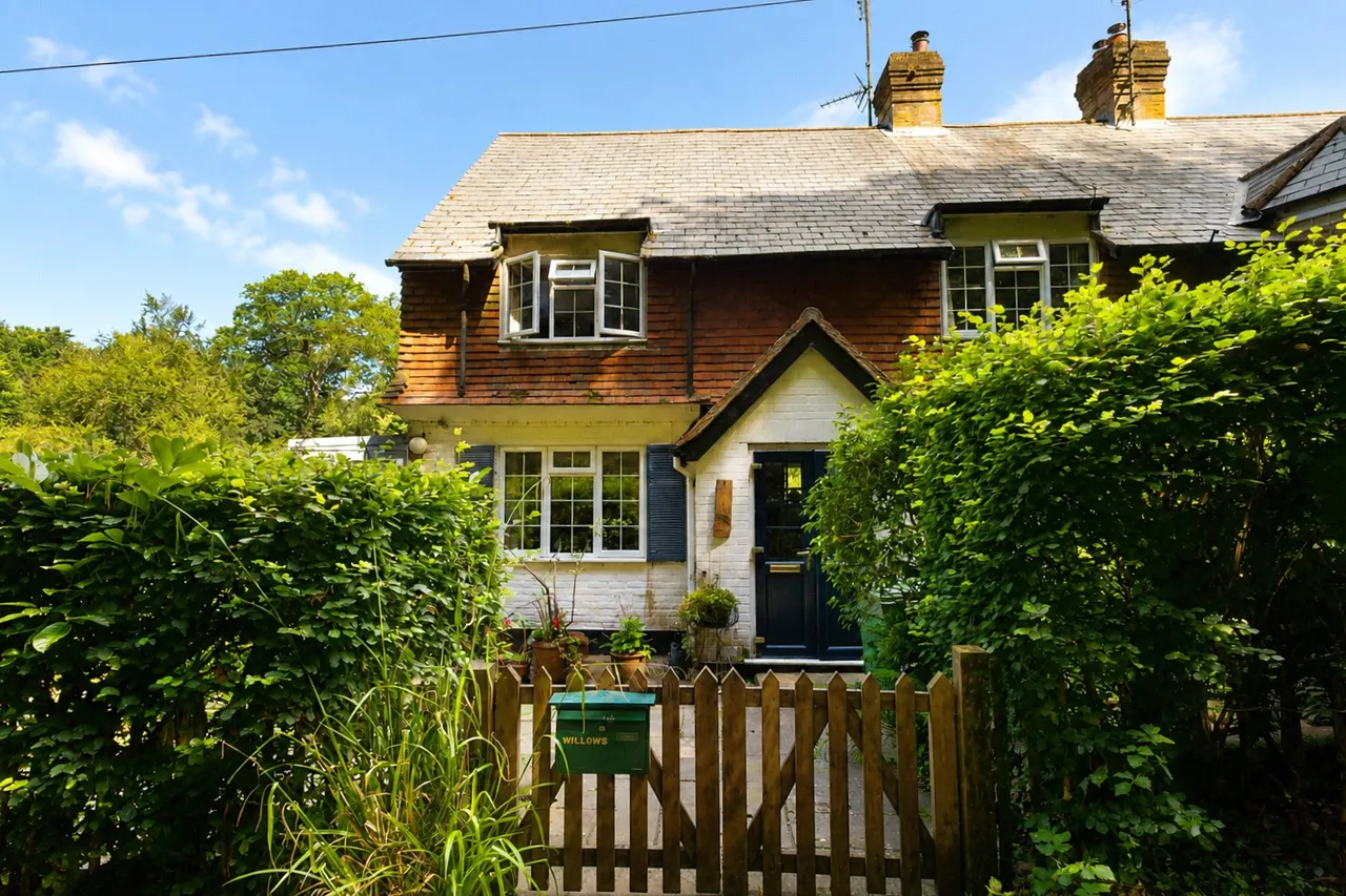 Whitmore Vale Road, Grayshott, GU26, photo 2