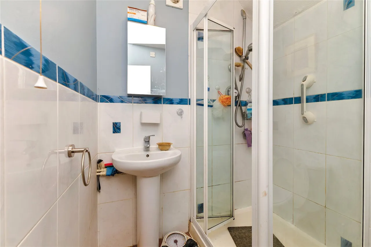 Whitmore Vale Road, Grayshott, GU26, photo 11