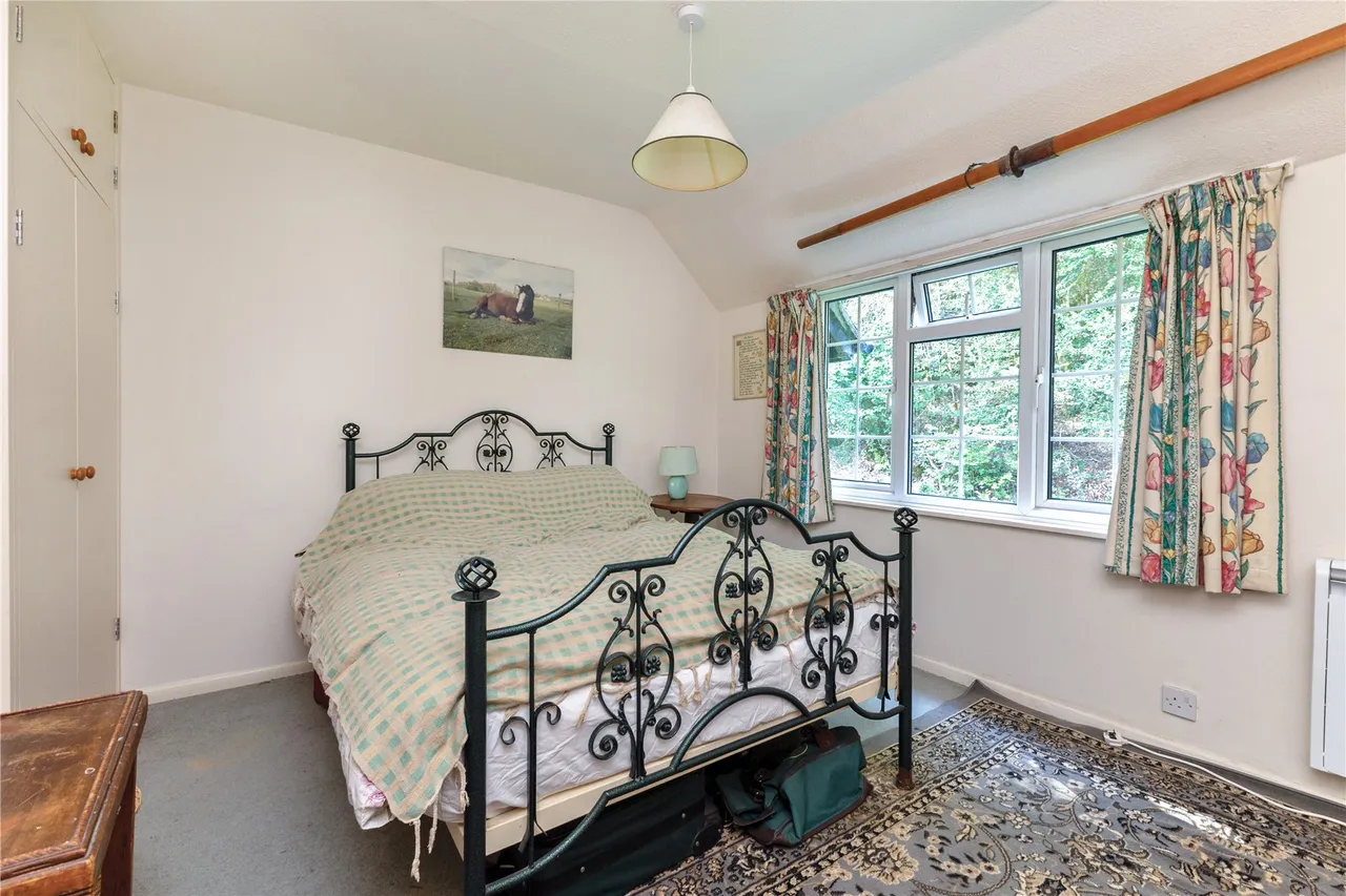 Whitmore Vale Road, Grayshott, GU26, photo 10
