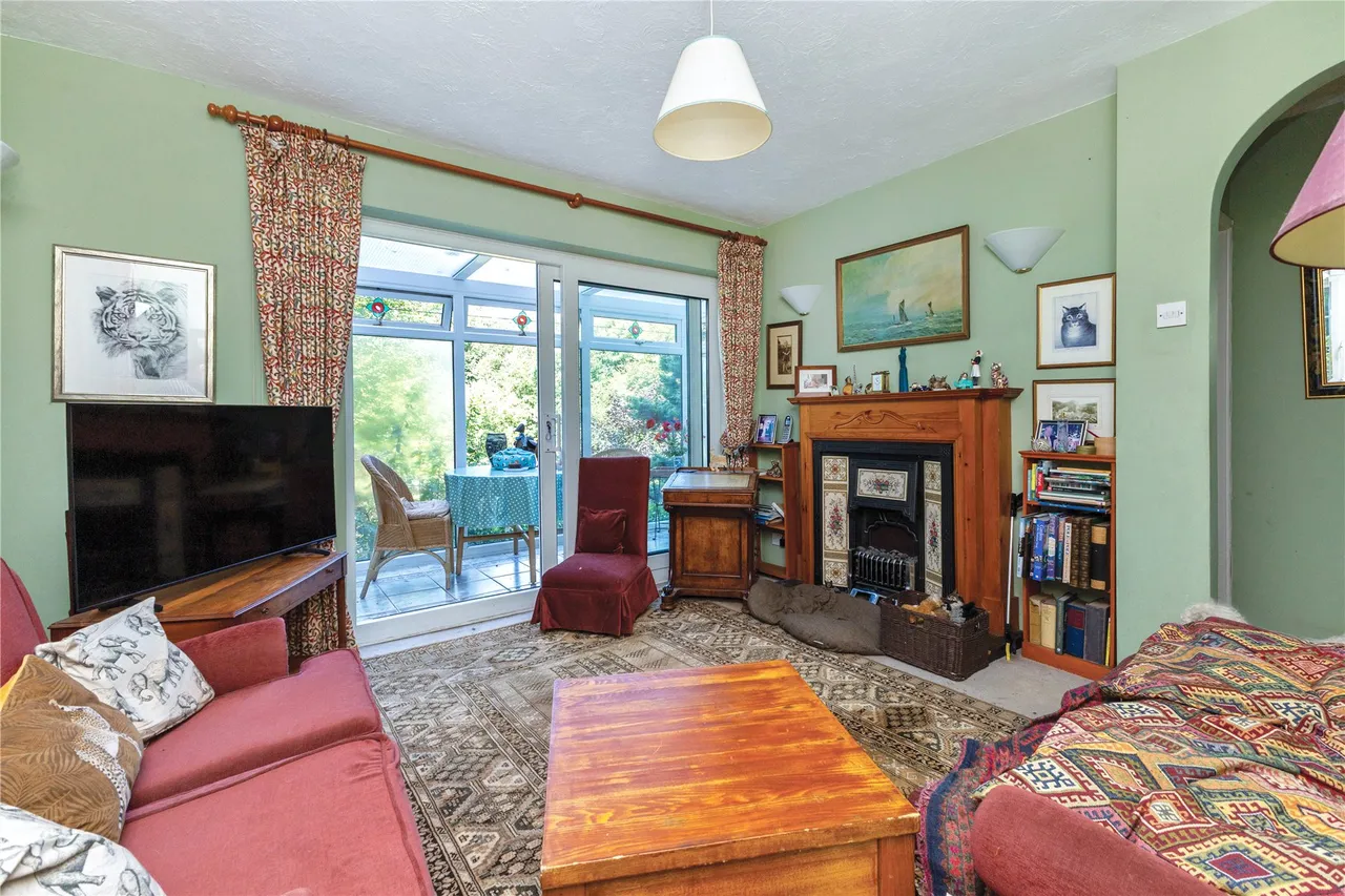 Whitmore Vale Road, Grayshott, GU26, photo 8