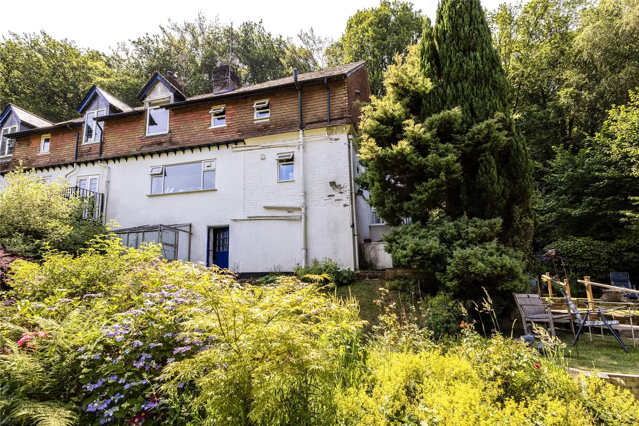 Whitmore Vale Road, Grayshott, GU26, photo 4
