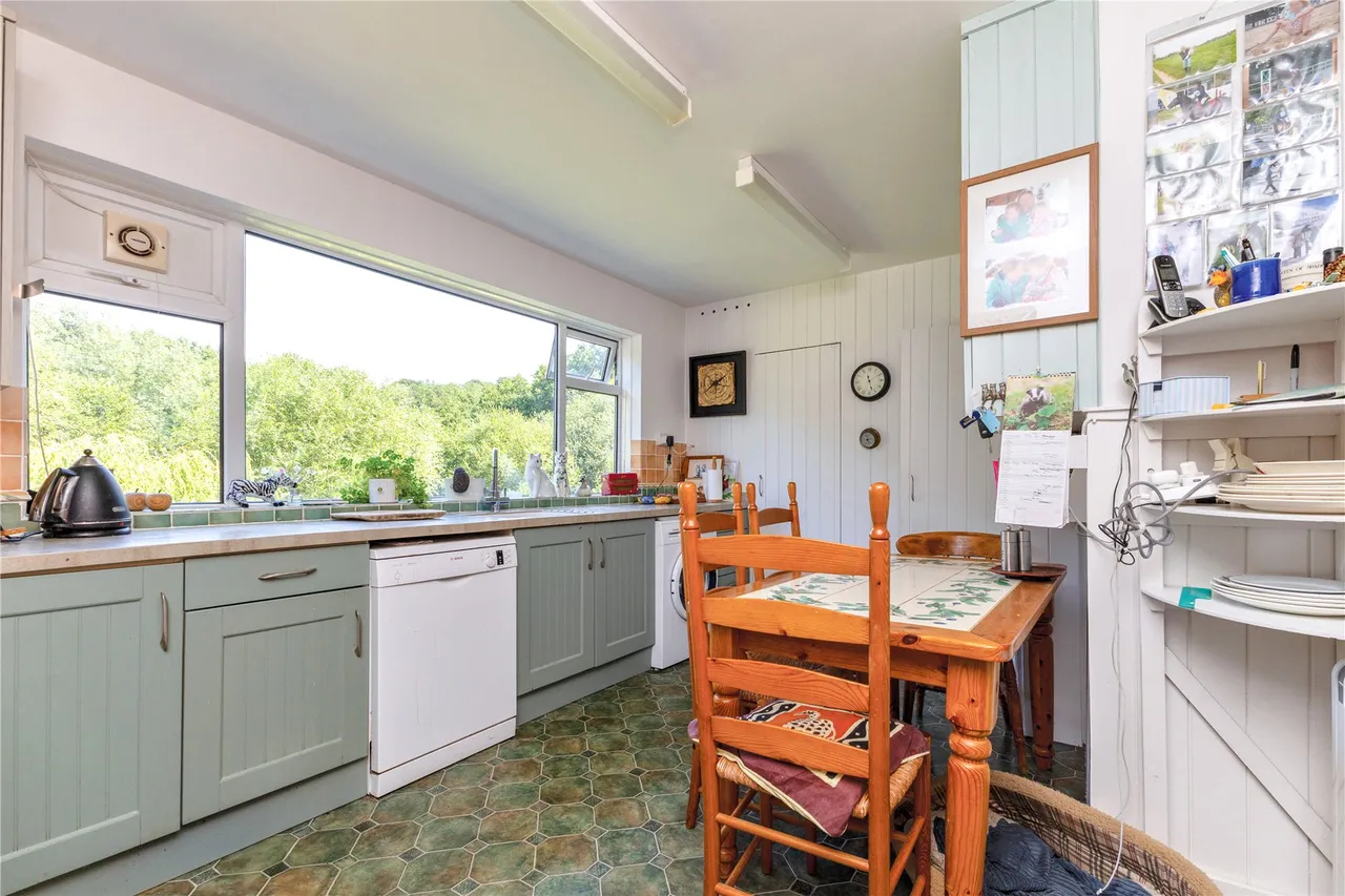 Whitmore Vale Road, Grayshott, GU26, photo 12