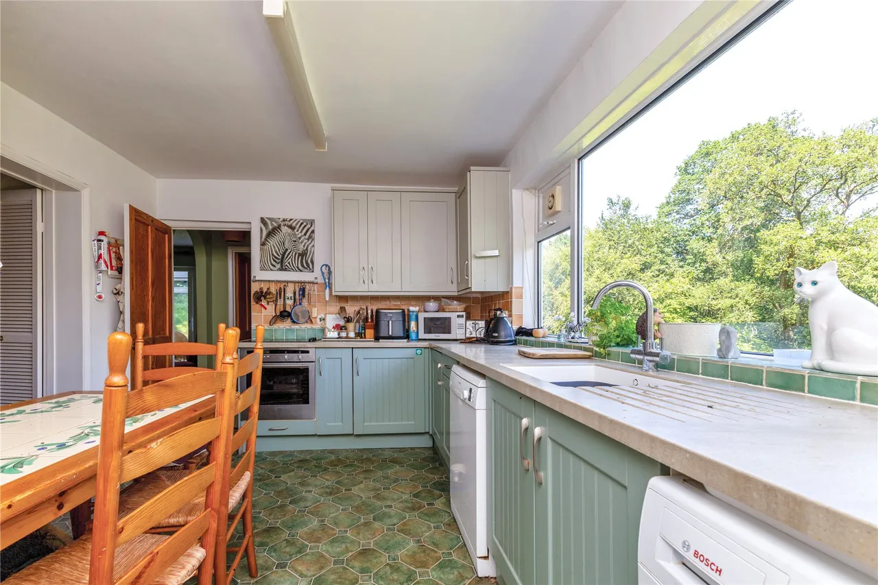 Whitmore Vale Road, Grayshott, GU26, photo 23