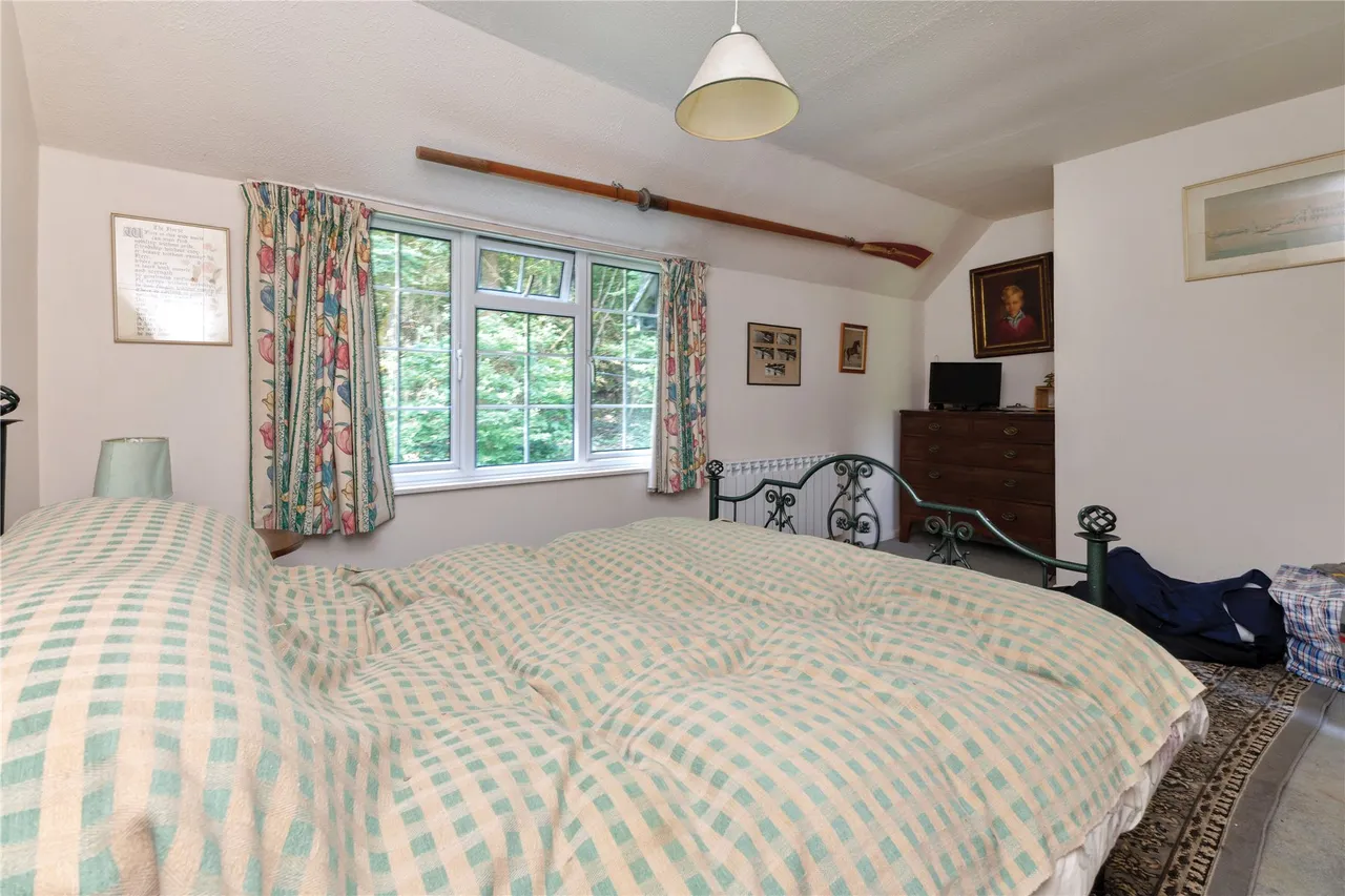 Whitmore Vale Road, Grayshott, GU26, photo 17