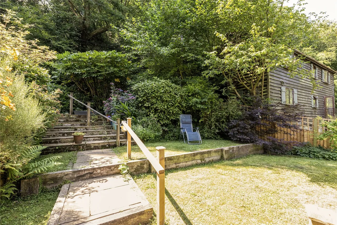 Whitmore Vale Road, Grayshott, GU26, photo 24