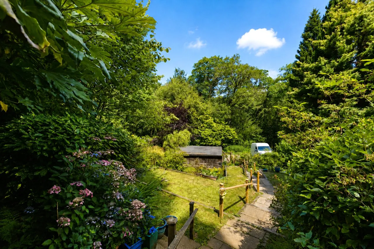 Whitmore Vale Road, Grayshott, GU26, photo 5